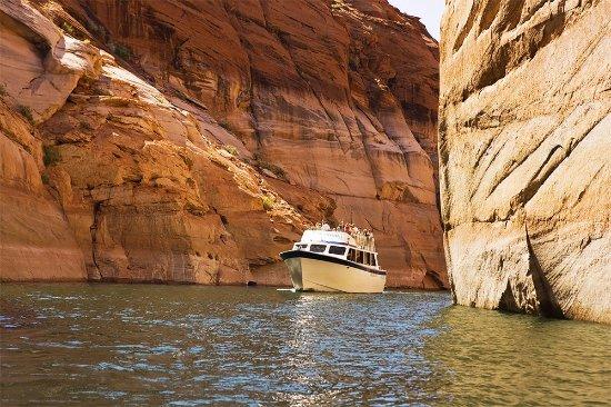 Lake Powell Resorts & Marinas Boat Tours